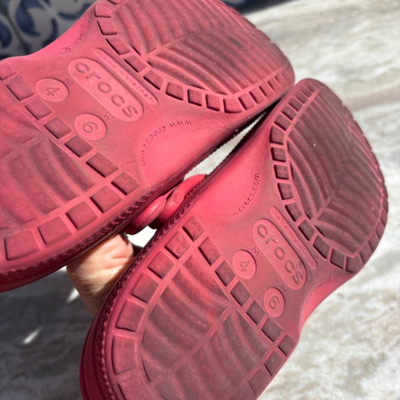 Red crocs 4-6 - Picture 3 of 3